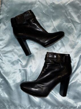 Tory Burch Barrick Black Leather Booties Logo Buckle Zipper Size 8.5